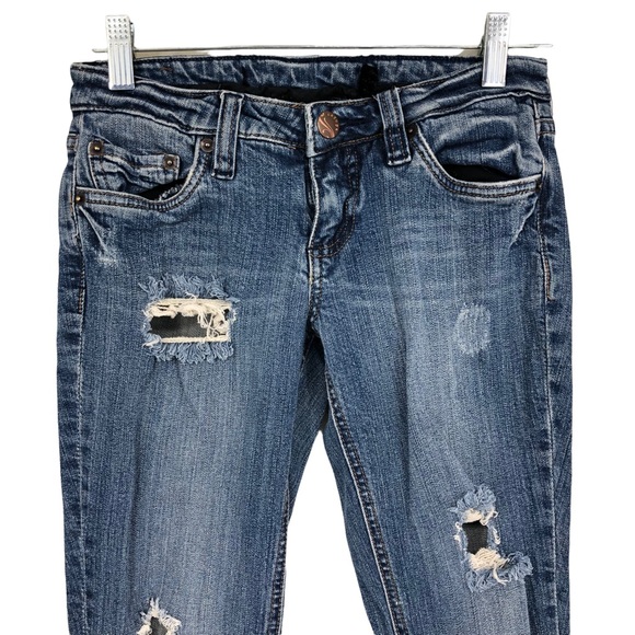 Refuge Jeans Distressed Destroyed Torn Up Rugged SZ 3R; Cotton Spandex Lightwash - Picture 3 of 10